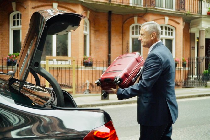 Heathrow Airport Taxi - Private Transfer to/from London - What the Ride Feels Like: Comfort, Water, and Clear Drop-Off