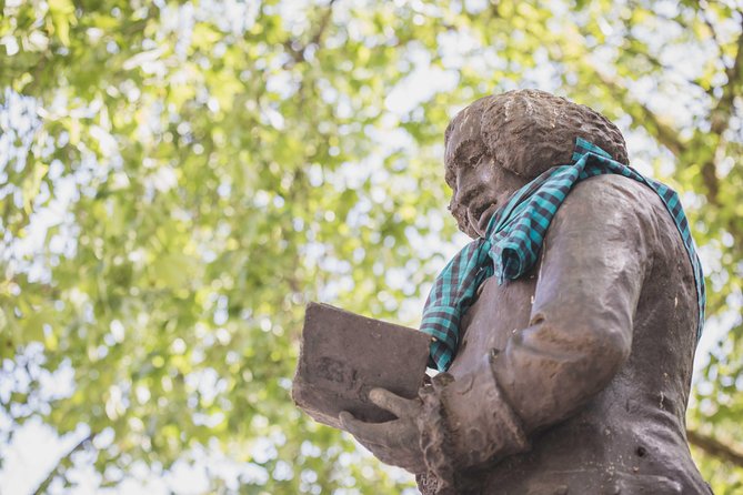 Hidden London Walking Tour - Samuel Johnson’s statue: dictionaries, reputation, and a quote-worthy legacy