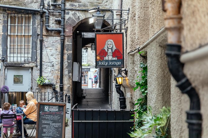 Highlights & Hidden Gems With Locals: Best of Edinburgh Private Tour - University of Edinburgh from the outside: why this matters to the city
