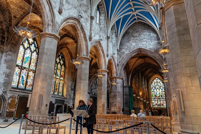 Highlights & Hidden Gems With Locals: Best of Edinburgh Private Tour - Why private guiding in Edinburgh is more than convenience