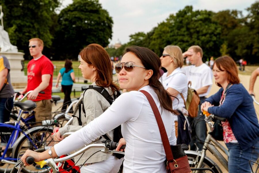 Highlights of Royal London Bike Tour (3 Hours) - The First Stretch: Crossing Into Royal London at a Storytelling Pace