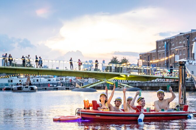Hot Tub Boat Tour in London - London's most unique tour - Tour guides and the sightseeing vibe