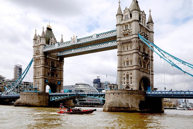 Iconic Sights of London: High-Speed Boat Trip - Tower Bridge and the Tower of London, seen at the speed they deserve