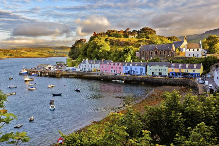 Inverness: 2-day Isle of Skye, Fairy Pools & Castles Tour - Dunvegan Castle and village lunch: the medieval anchor