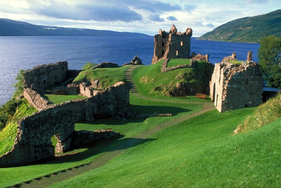 Inverness: Loch Ness Cruise, Castle, and Outlander Tour - Culloden Battlefield, the Jacobite story in the place it happened