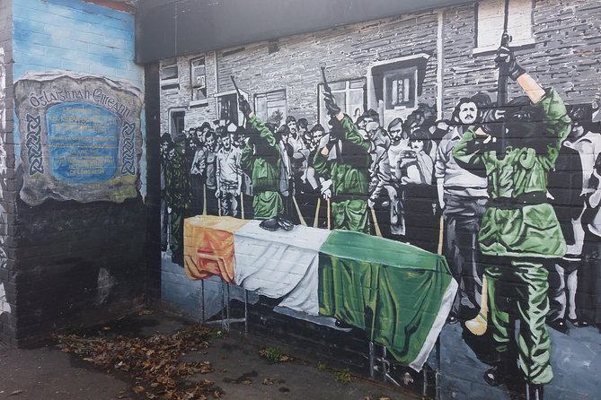 IRA Troubles Conflict Private Tour Museum Graves Murals and Political Analysis - Peace Walls up close: barriers, messages, and why they still matter