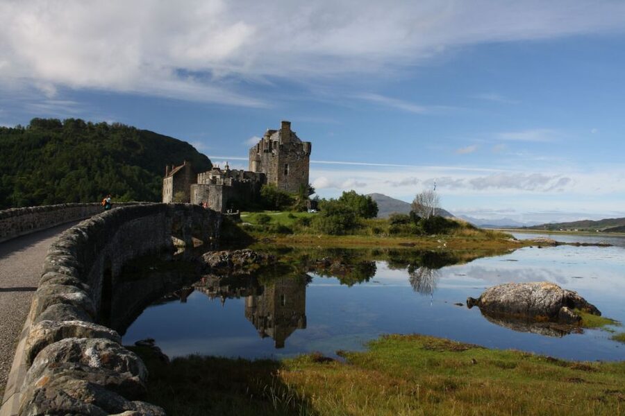 Isle of Skye and West Highlands: 4-Day Tour from Edinburgh - Day 2: Glenfinnan Viaduct, Jacobite monument, and the Skye ferry from Mallaig