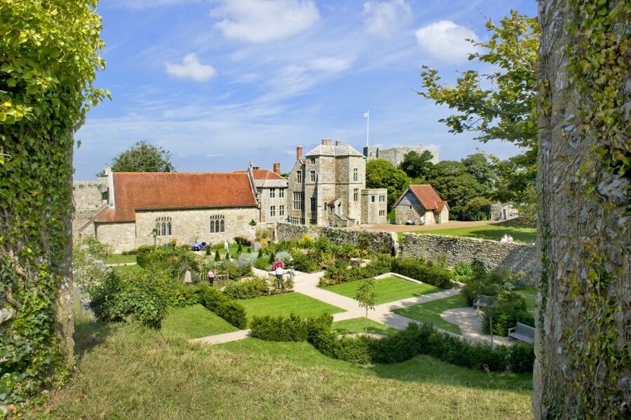 Isle of Wight: Carisbrooke Castle Entry Ticket - Donkeys and the water wheel: a short show with real purpose