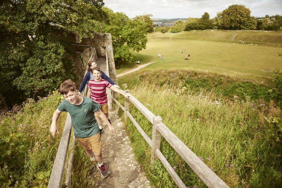 Isle of Wight: Carisbrooke Castle Entry Ticket - Getting started at the main entrance, and timing your visit