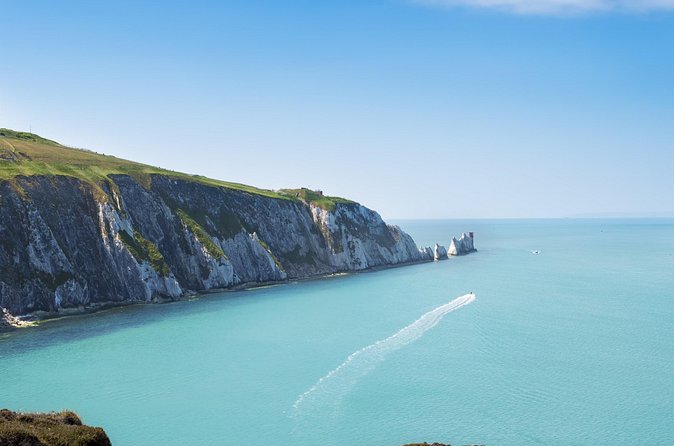 Isle of Wight - Day Tour from Portsmouth including Ferry Crossing - Alum Bay: multi-colored sands, the chairlift option, and timing for the beach views