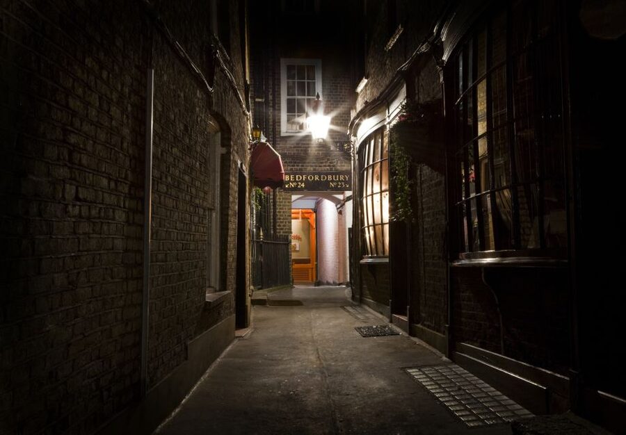 Jack The Ripper Tour in London's East End - Documentary Evidence on the Move: Photos and Letters