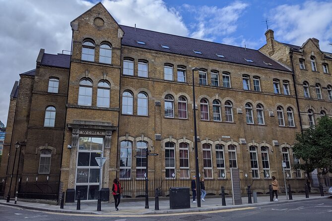 Jack the Ripper Tour in Spanish - Why an evening Jack the Ripper walk fits Whitechapel