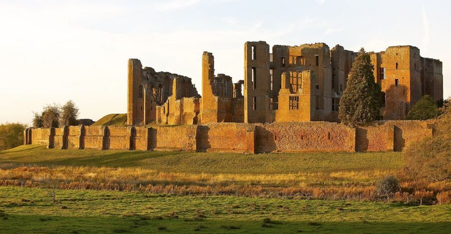 Kenilworth Castle and Elizabethan Garden Entry Ticket - Tudor stables exhibitions: Elizabeth I and Robert Dudley’s story line