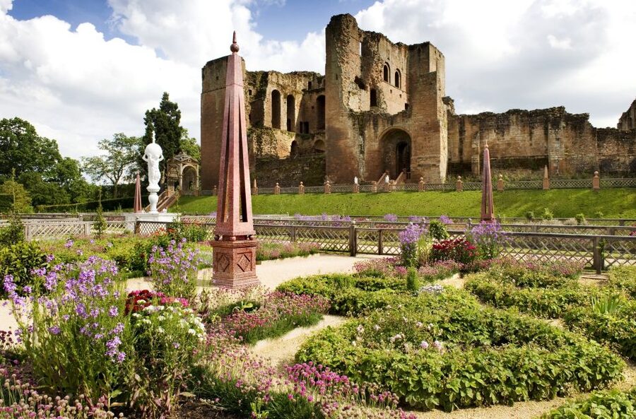 Kenilworth Castle and Elizabethan Garden Entry Ticket - Stables Tearoom breaks and where snacks fit into your plan