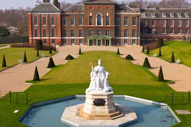Kensington Palace VIP Garden Tour with Royal High Tea - Round Pond and the Best Parts of the Palace Grounds