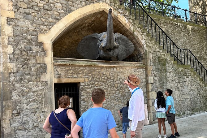 Kid-Friendly Private Tower of London Tour with Blue Badge Guide - Yeomen Warders, ravens, and the role-playing vibe kids love