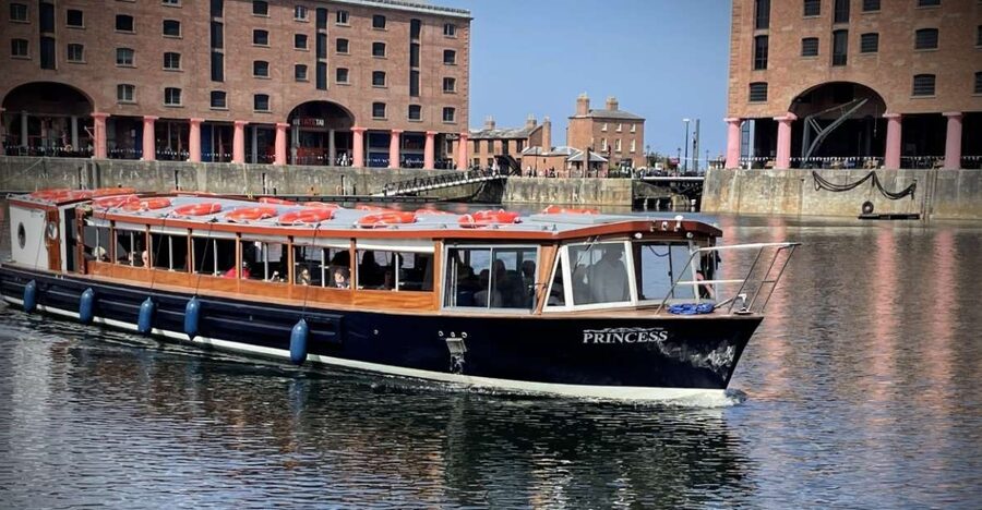 Liverpool: Albert Docks Sightseeing Cruise with Commentary - Where to meet the boat outside Tate Gallery (and how to not waste time)
