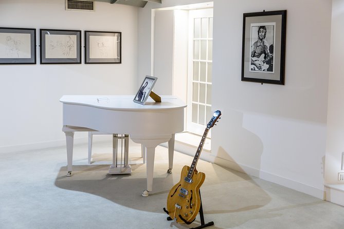 Liverpool and The Beatles Day Tour from London - Finding Albert Dock After You Arrive at Lime Street