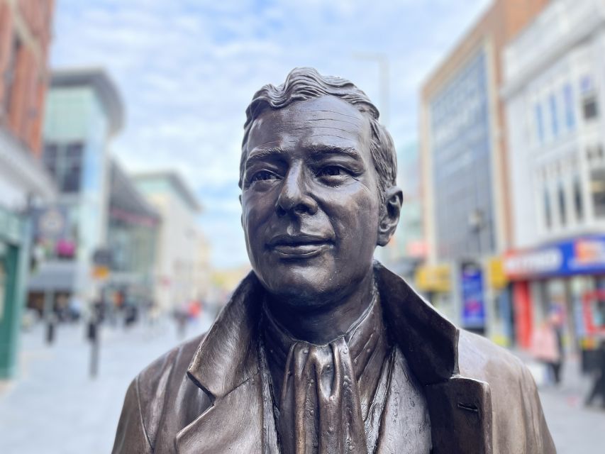 Liverpool: Beatles Highlights Walking Tour - Meeting in central Liverpool and using the time well