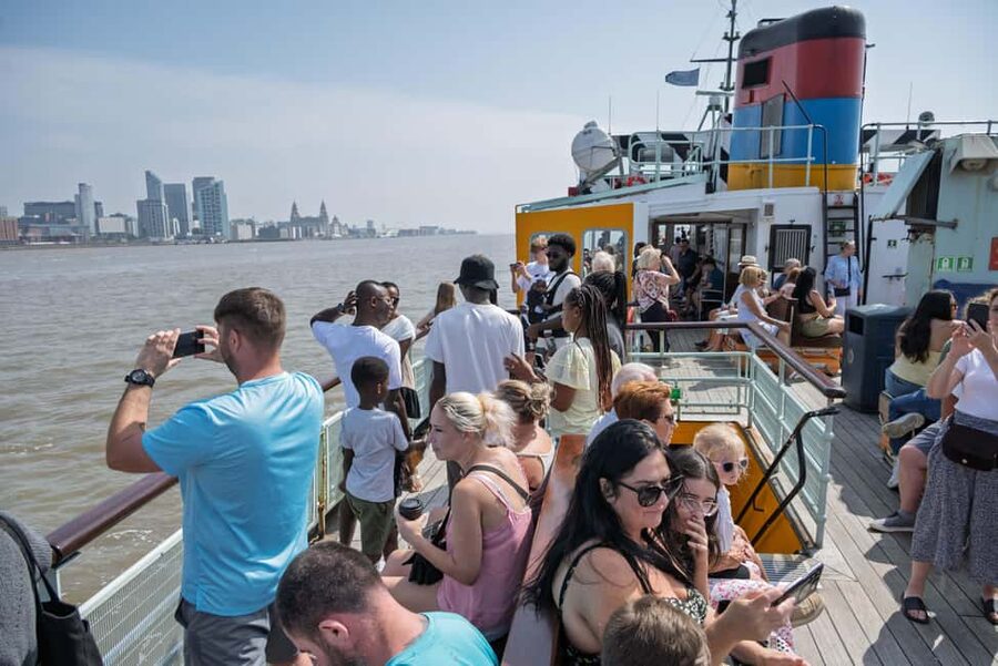 Liverpool: Sightseeing River Cruise on the Mersey River - Liverpool Icons on the River: Cathedrals and Waterfront Landmarks