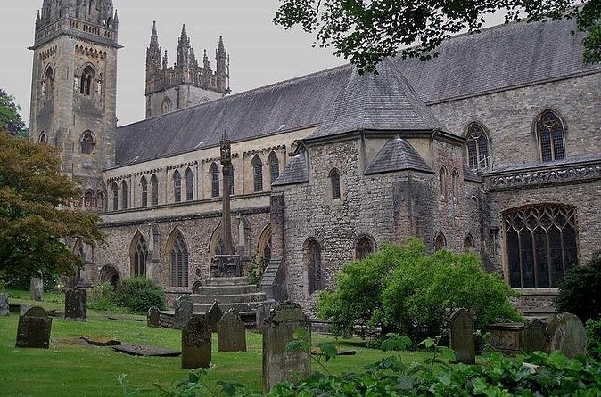 Llandaff's Ghosts: A Self-Guided Audio Tour - Who this self-guided ghost tour suits best