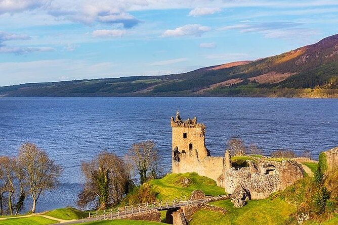 Loch Ness,Culloden Battlefield,Cawdor Castle & Much More From Inverness City - Loch Ness photo points and Urquhart Castle ruins above the water