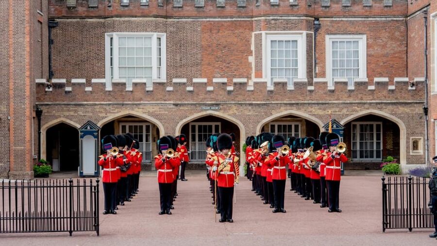 London: 24-Hour Hop-On Hop-Off Bus Pass - Park and Palace Tour: Hyde Park Views and Kensington Palace Gardens