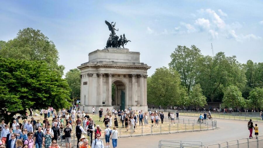 London: 24-Hour Hop-On Hop-Off Bus Pass - Open-Top Double-Decker Comfort and Photo Strategy
