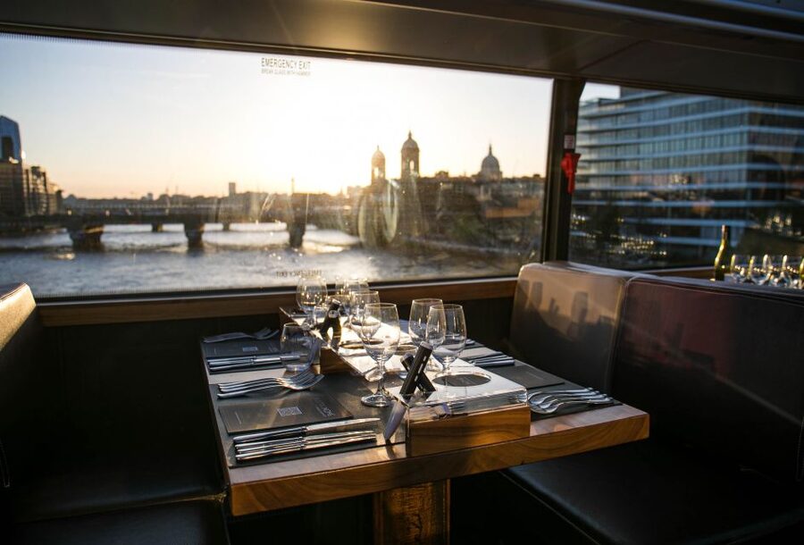 London: 4 Course Lunch Tour by Luxury Coach Bustronome - Entering London from Victoria Embankment, step-by-step