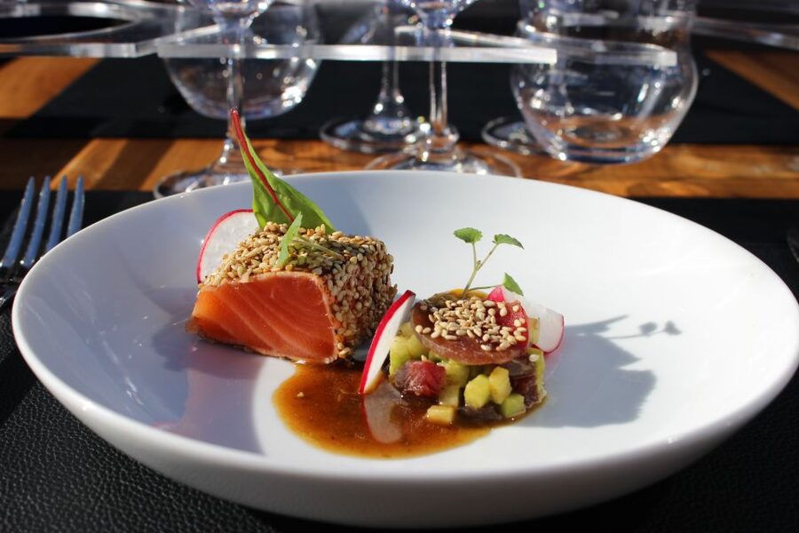London: 4 Course Lunch Tour by Luxury Coach Bustronome - How the sightseeing works: audio guide style and how to stay engaged