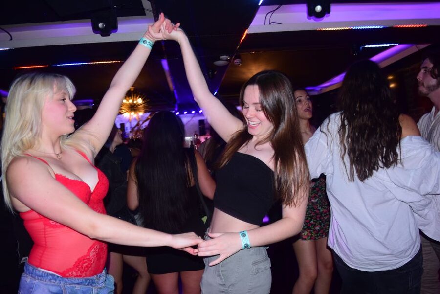 London: 4 Soho Nightclubs Crawl - Free shots and drink deals, how to get the value you’re expecting