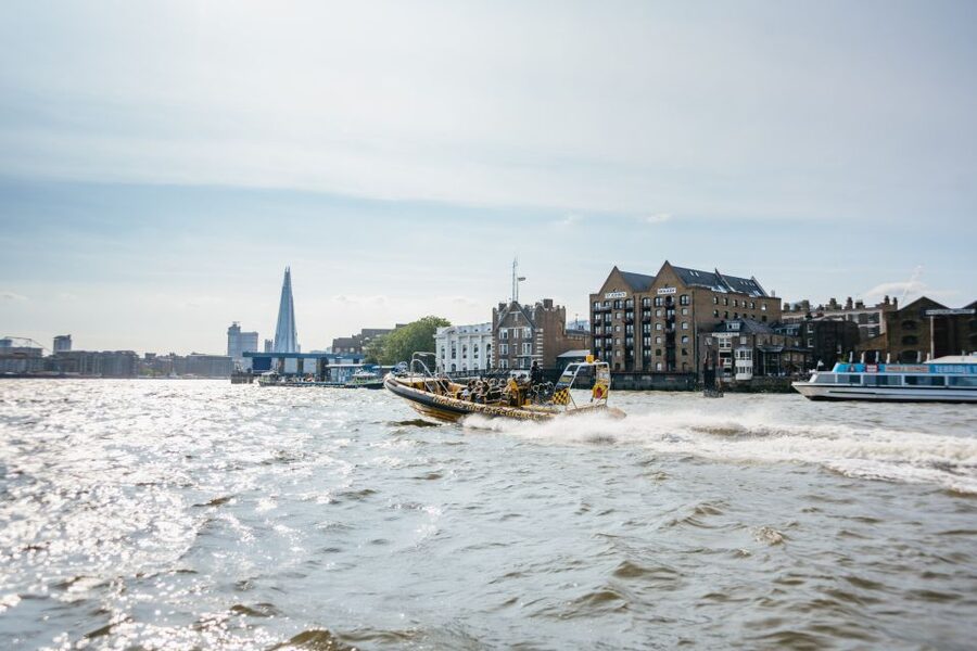 London: 45-Minute Speedboat Sightseeing Tour - A 45-minute Thames speedboat hit for London first-timers and thrill-seekers