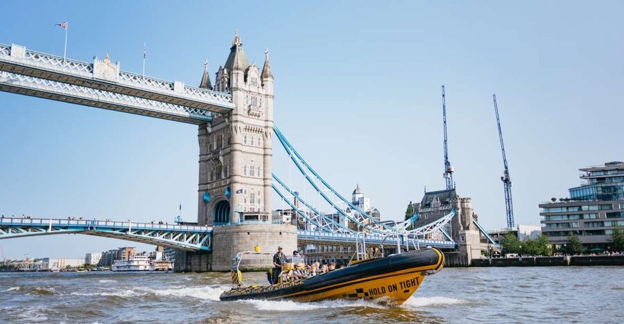 London: 45-Minute Speedboat Sightseeing Tour - The calm, guided build-up: London Eye to St Paul’s
