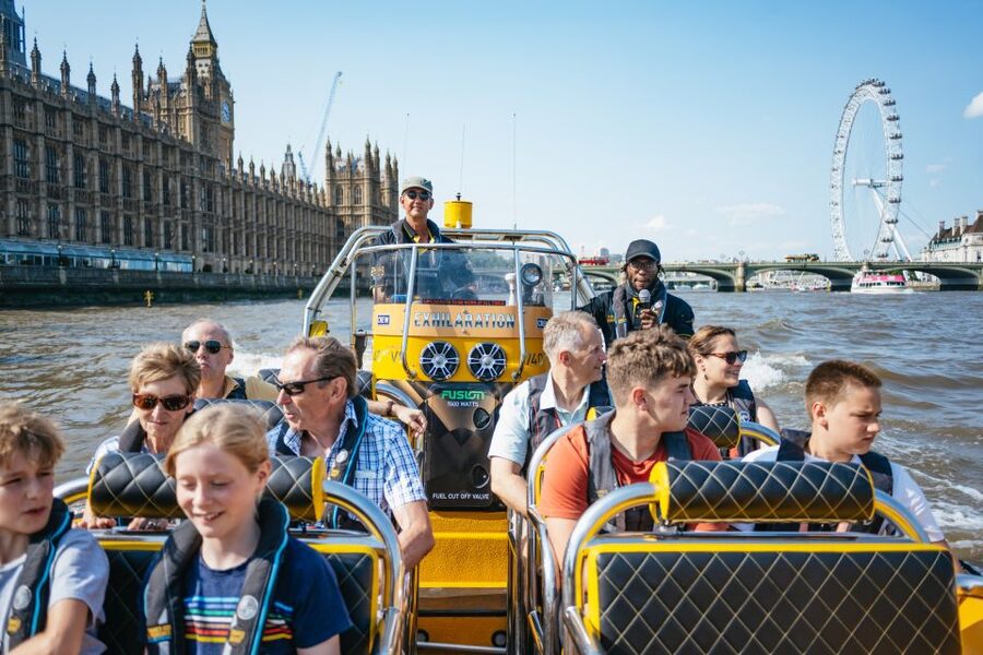 London: 45-Minute Speedboat Sightseeing Tour - HMS Belfast, the Tower of London, and the Tower Bridge photo moment