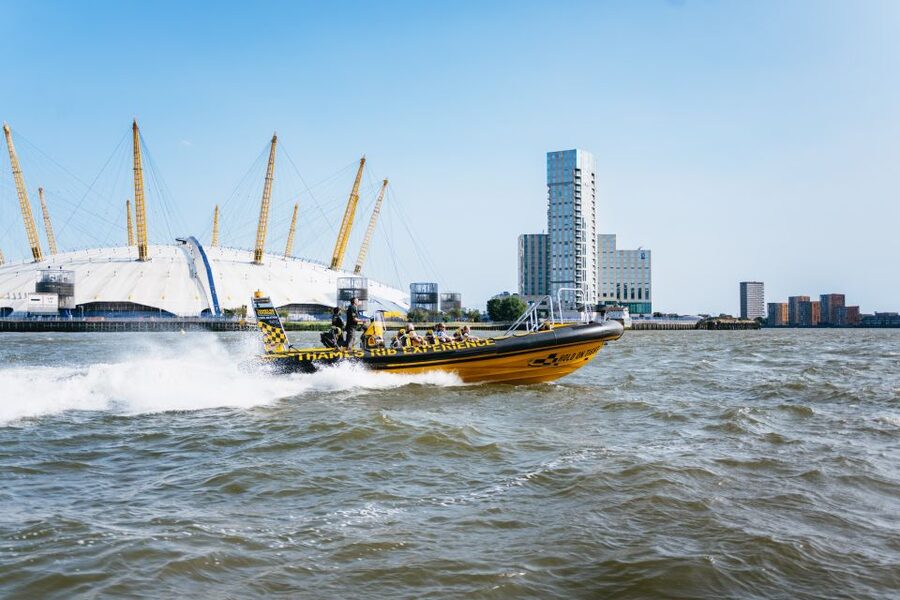 London: 45-Minute Speedboat Sightseeing Tour - What to wear and bring so the speed part stays fun