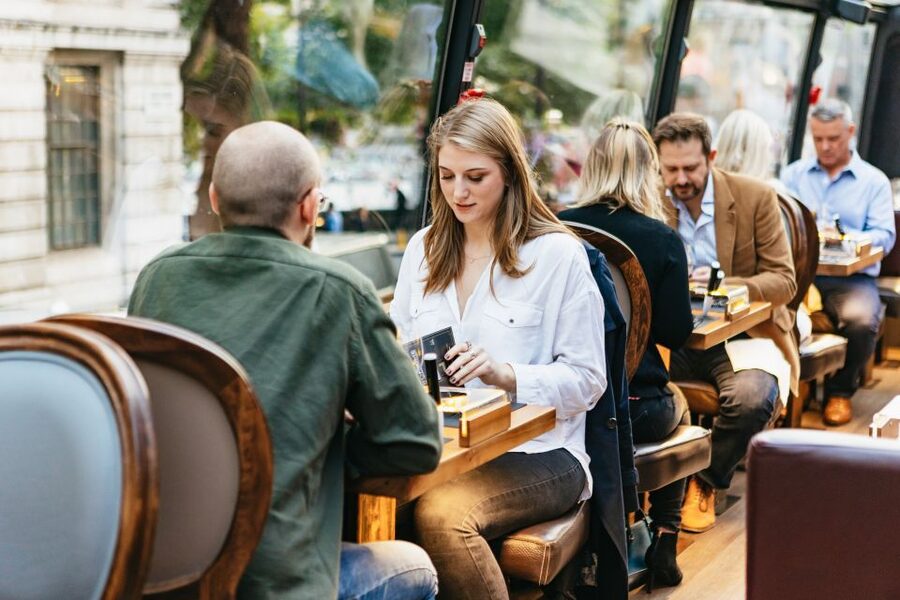 London: 6-Course Gourmet Dinner on a Luxury Coach - Entertainment, audio guide, and the small things that shape the mood