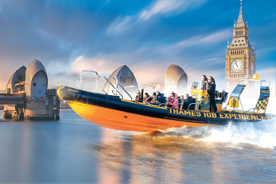 London: 70-Minute Thames Barrier Speedboat Tour - What the first stretch is like: central icons from the water