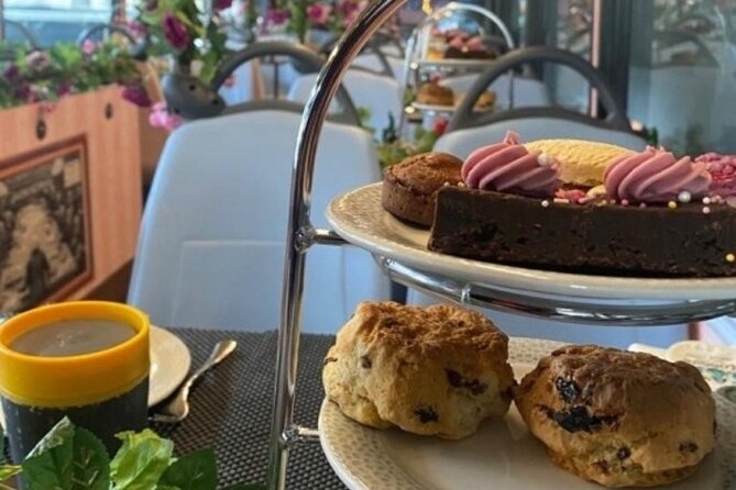 London Afternoon Tea Bus with Panoramic Tour - Staff service and the human touch on a moving bus