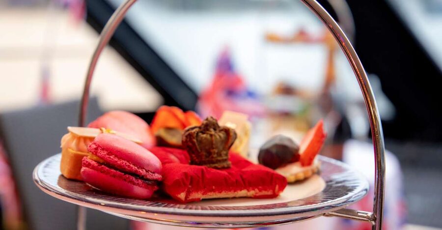 London: Afternoon Tea Cruise on the River Thames - Live or Recorded Commentary, Fast Facts With Humor