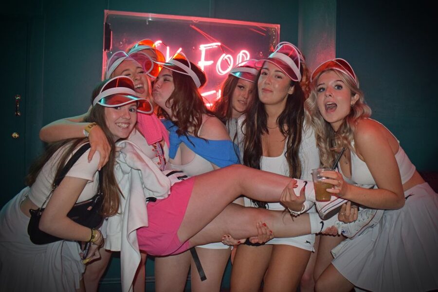 London: Bar and Club Crawl to 5 Central London Venues - Your West End route: Leicester Square, Piccadilly Circus, and Soho