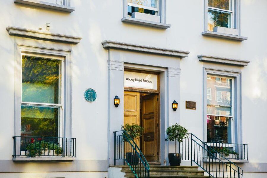 London: Beatles and Abbey Road Tour with Richard Porter - Meeting Richard Porter at Tottenham Court Road