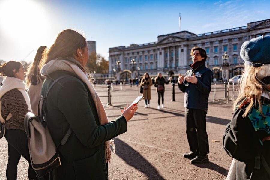 London: Best Landmarks Walking Tour - The included mobile app, keep walking after you say goodbye