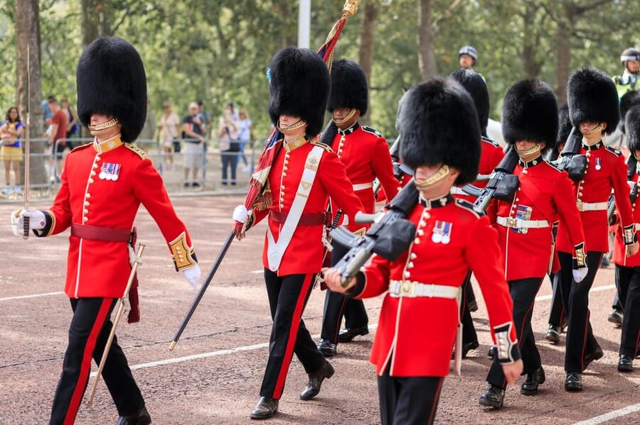 London: Big Ben, Churchill War Rooms & Buck'ham Palace Tour - Changing of the Guard: only on the 10am Mon/Wed/Fri/Sun tour