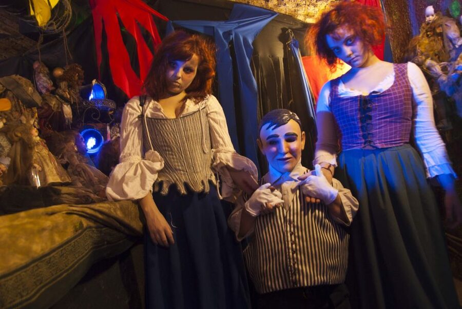 London Bridge Experience and Tombs Entrance Ticket - What the Audio Guide and Sensory Effects Add to the Story