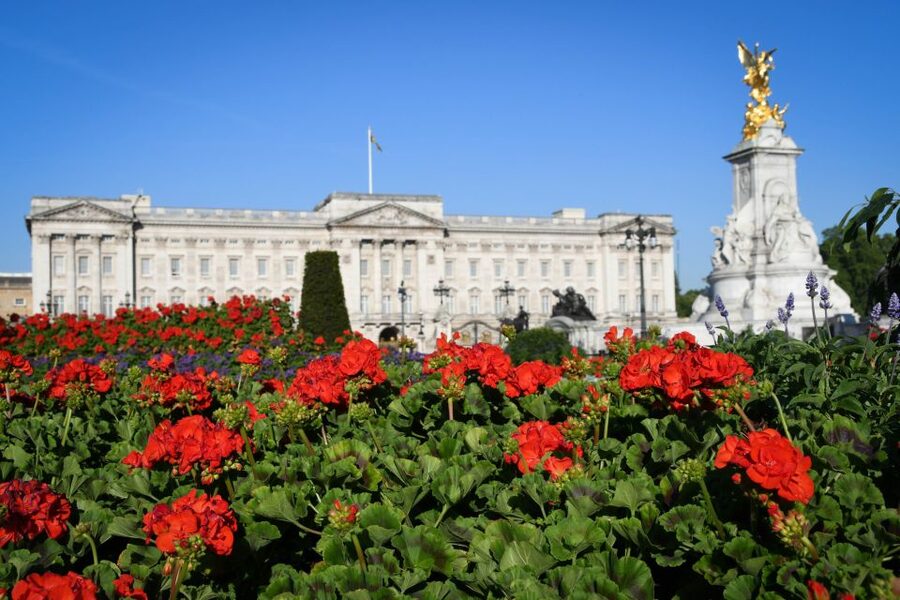 London: British Royalty Walking Tour - Meeting at The Ritz, Then Straight Into Royal London
