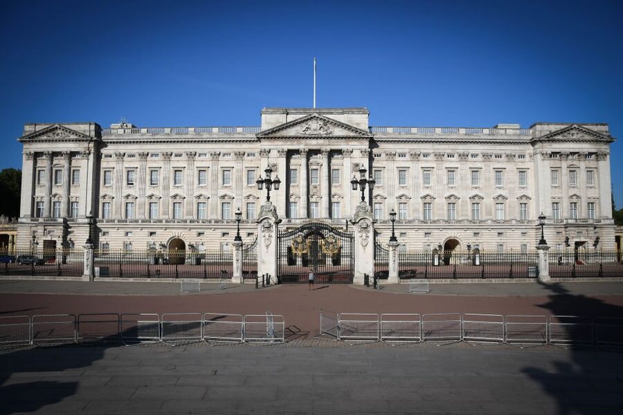 London: British Royalty Walking Tour - Down Whitehall and the Big Westminster Stretch: Horse Guards and 10 Downing Street