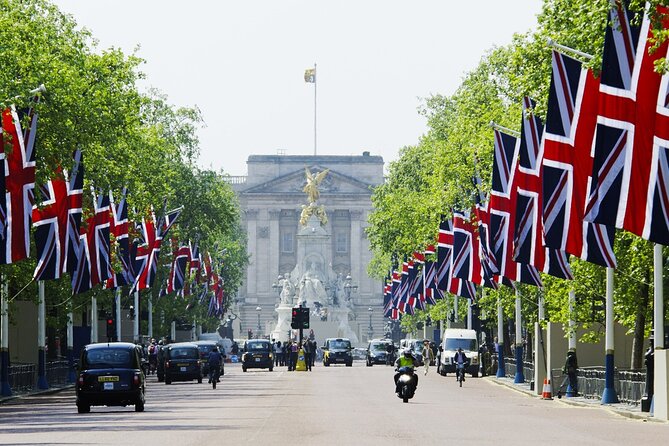 London: Buckingham Palace & Big Ben (& Westminster Abbey entry) - From The Ritz to Westminster Abbey, the route that keeps you moving