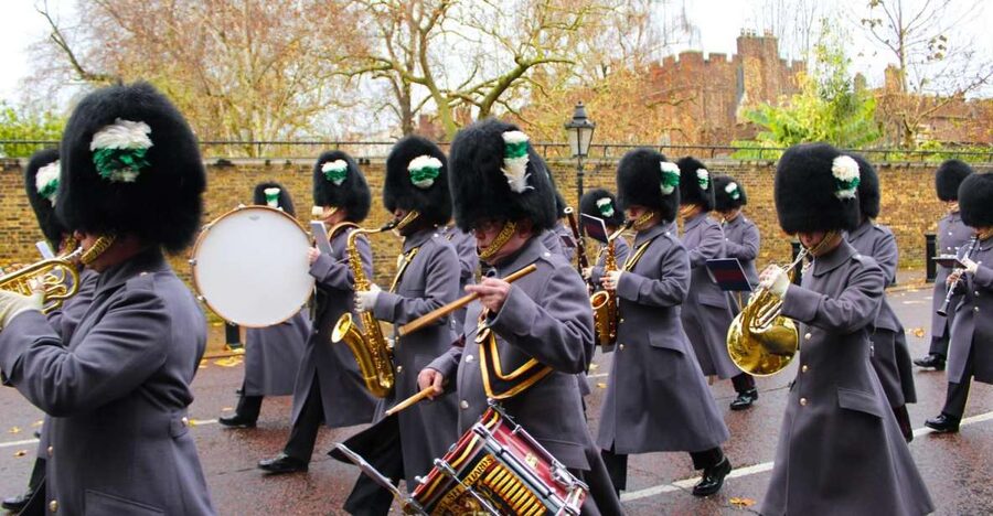 London: Buckingham Palace & Changing of the Guard Experience - Green Park and the easy warm-up before the big sights