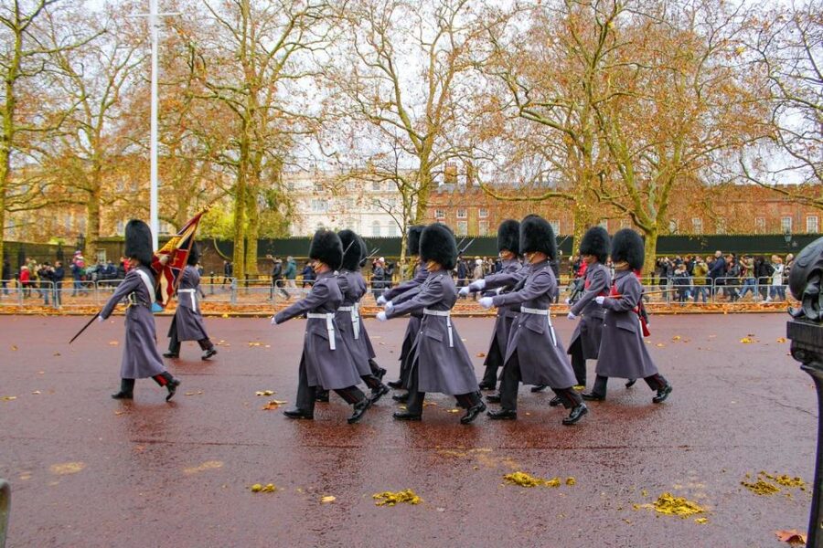 London: Buckingham Palace & Changing of the Guard Experience - What the guides do that you should care about