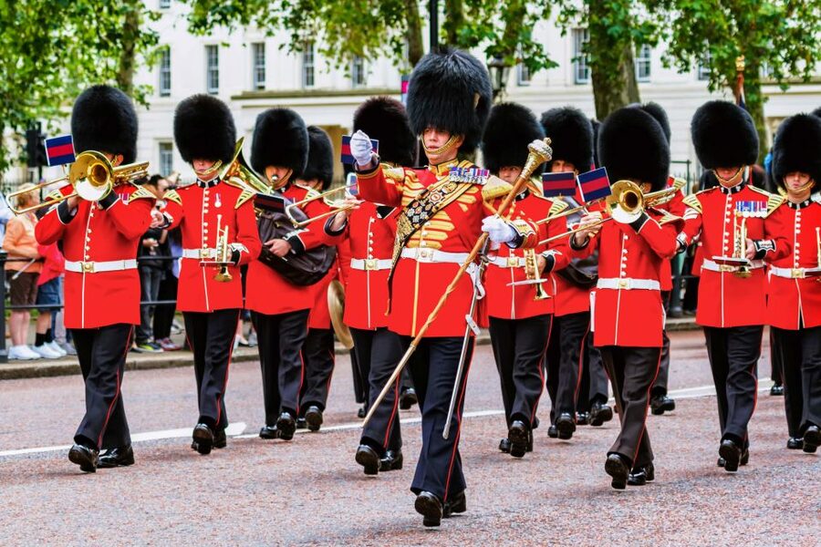 London: Buckingham Palace Entry & Changing of the Guard Tour - Meeting at Duke of York Column, then walking into the spectacle